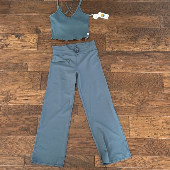 Vuori Matching Set - Picture 1 of 5